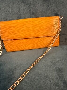 Louis Vuitton Gold Epi Leather Chain Shoulder Bag With Purple COA INCLUDED LSU!!